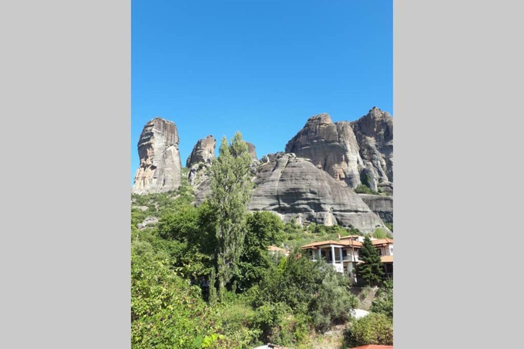 カランバカThe House Under The Rocks Of Meteora 1アパートメント エクステリア 写真