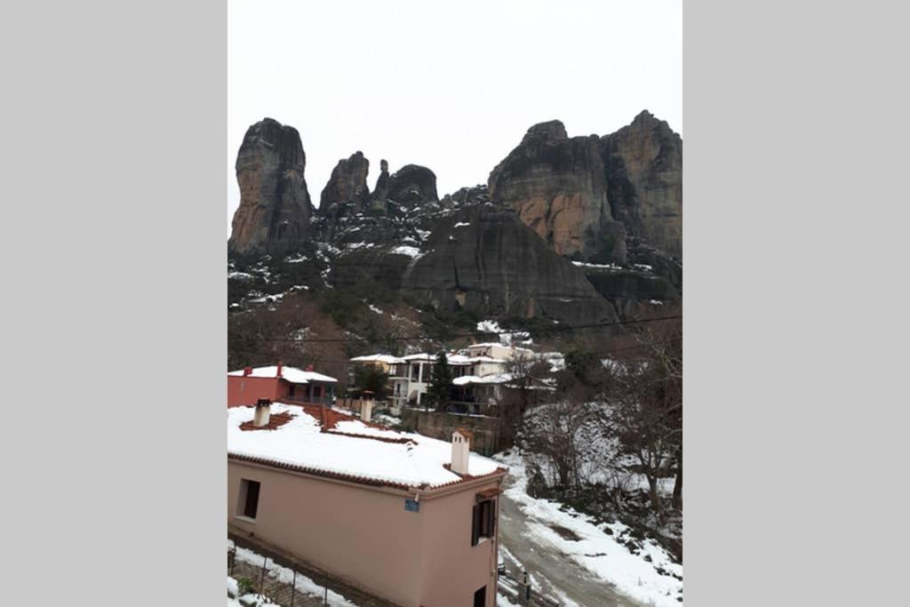 カランバカThe House Under The Rocks Of Meteora 1アパートメント エクステリア 写真